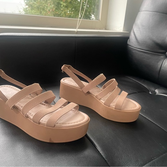 Spring Brand Sandals - Picture 8 of 8